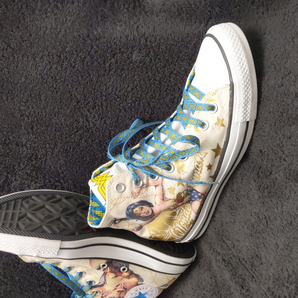 DC Comics x Chuck Taylor All Star Wonder Woman Hi Top Sneakers - Picture 11 of 11